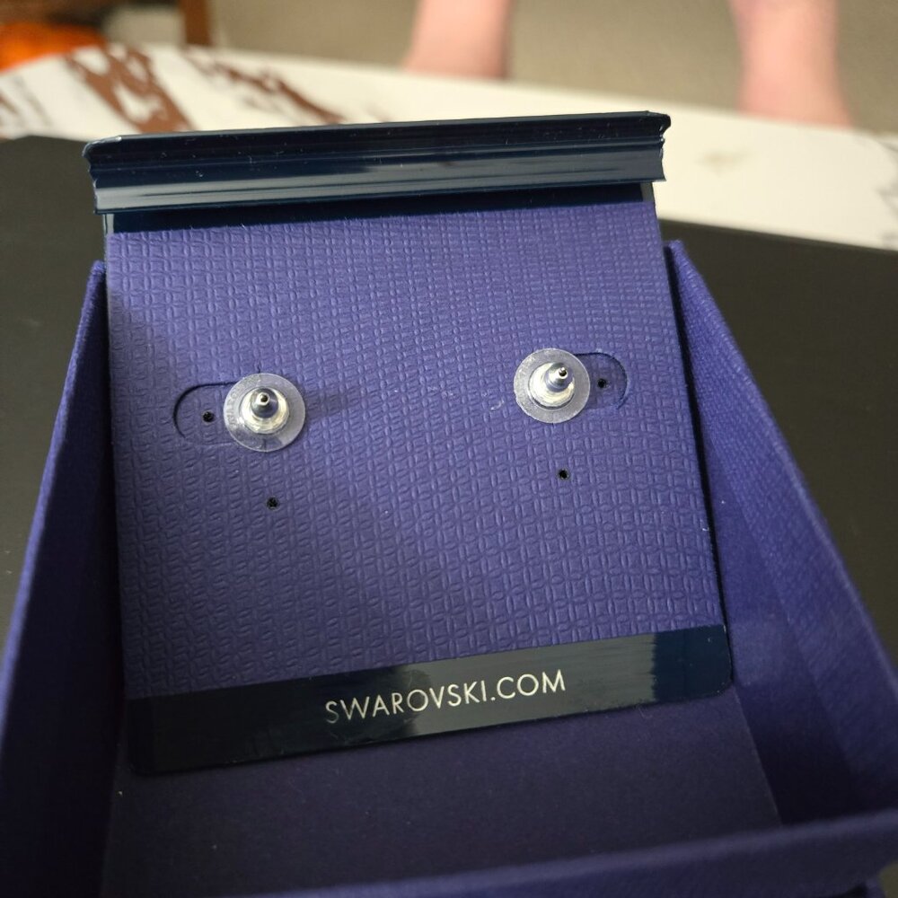 Swarovski Crystal Bow earrings - Picture 2 of 2
